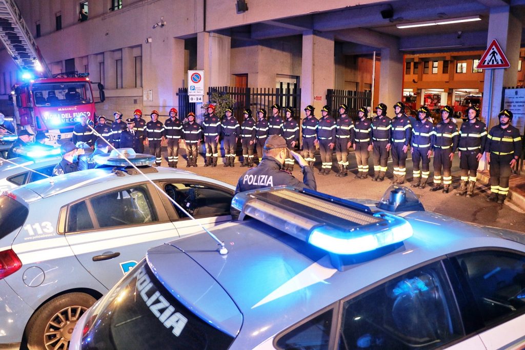 vigili del fuoco carabinieri polizia picchetto reggio calabria 5 novembre