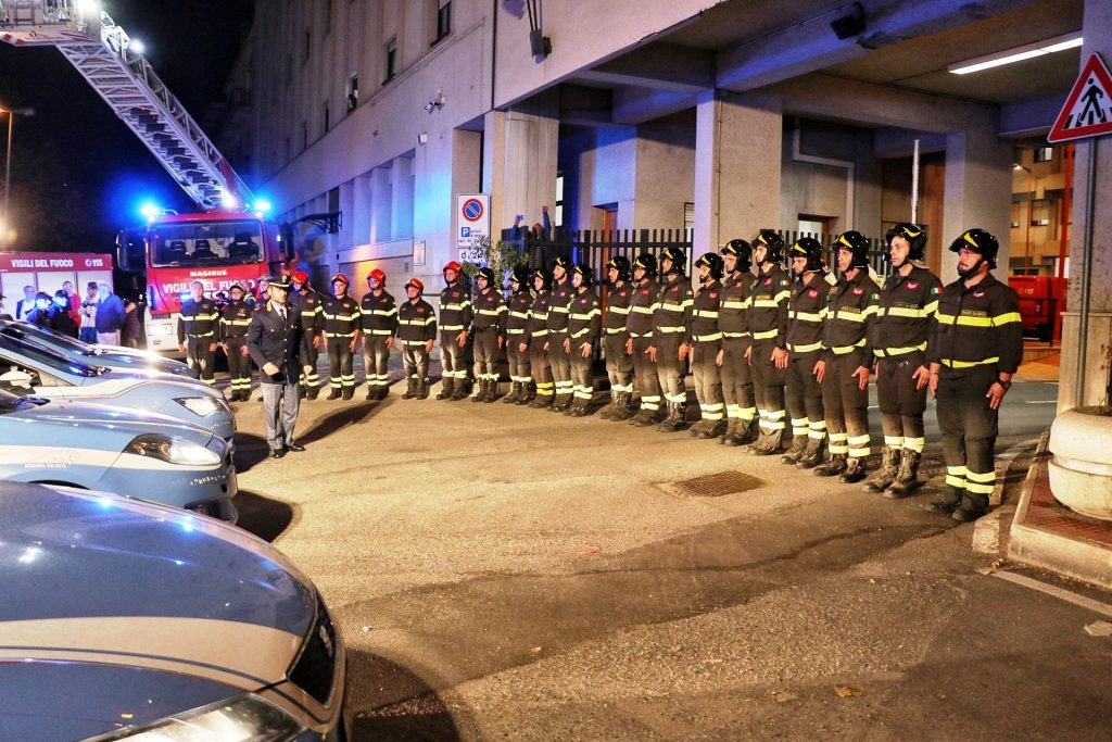 vigili del fuoco carabinieri polizia picchetto reggio calabria 5 novembre