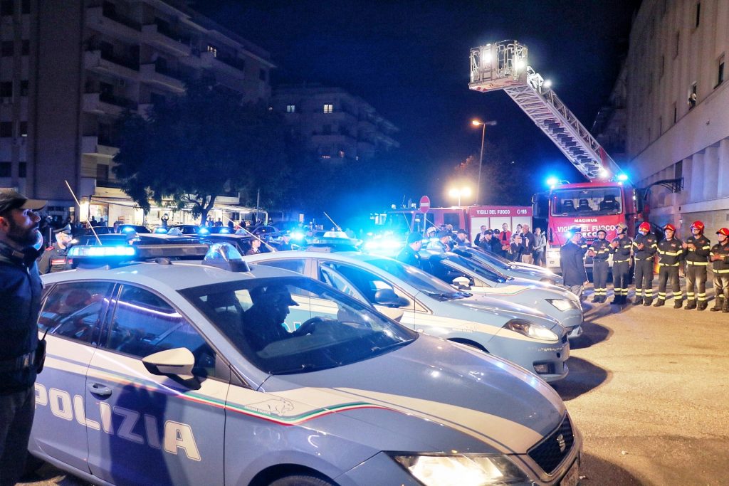 vigili del fuoco carabinieri polizia picchetto reggio calabria 5 novembre