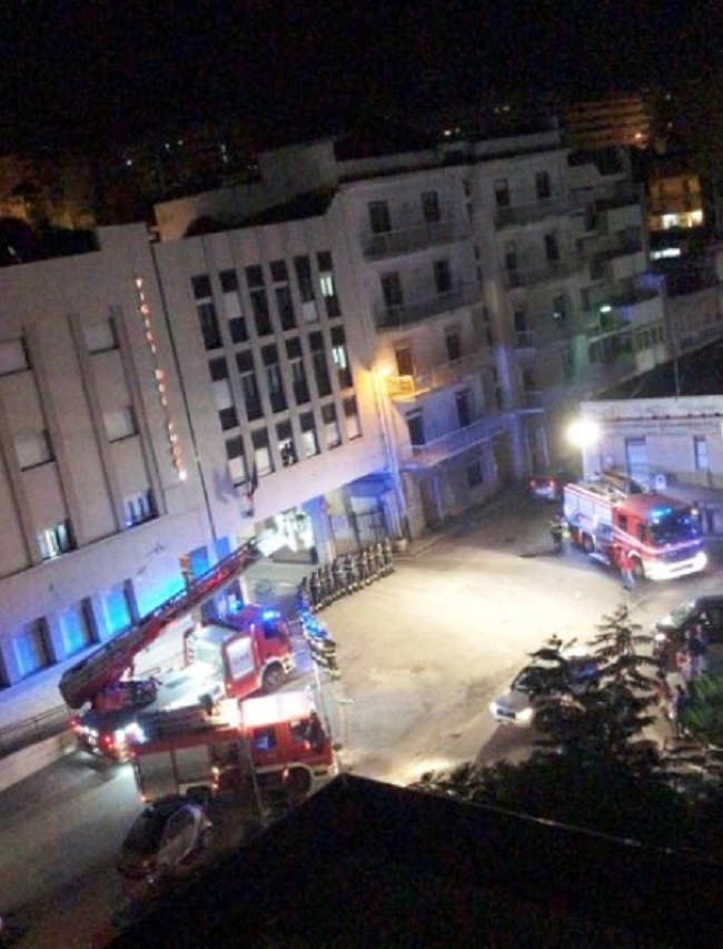 vigili del fuoco carabinieri polizia picchetto reggio calabria 5 novembre