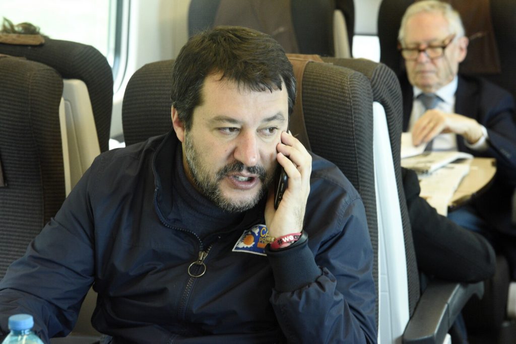Matteo Salvini a bordo del treno Reggio Calabria - Roma Termini