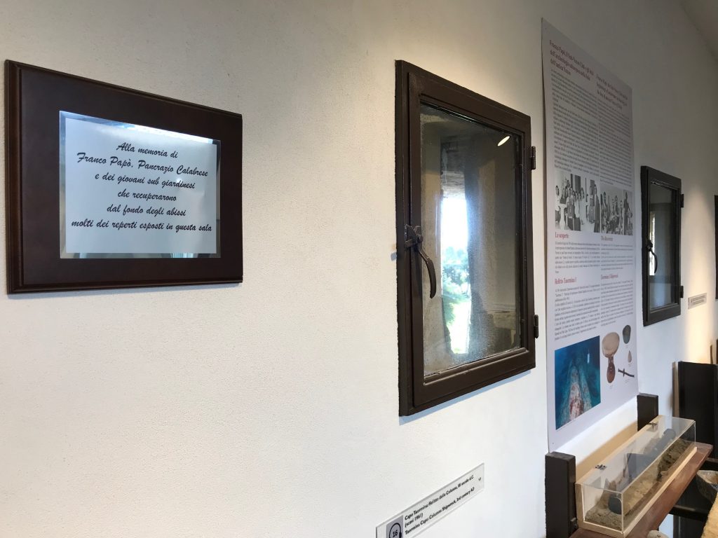Museo, la targa ricordo, il pannello e il reperto