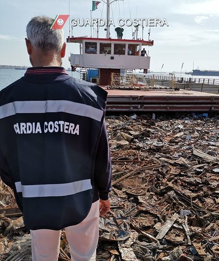 RIFIUTI MARE GUARDIA COSTIERA