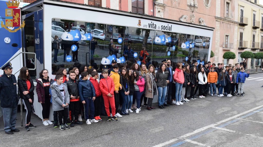 campagna social polizia