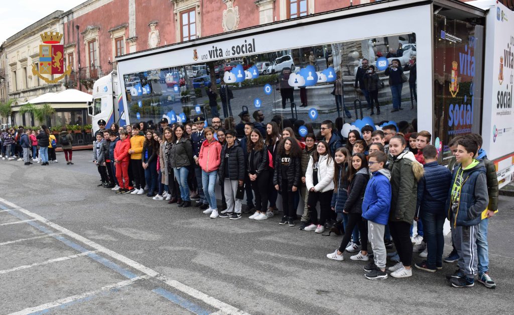 campagna social polizia