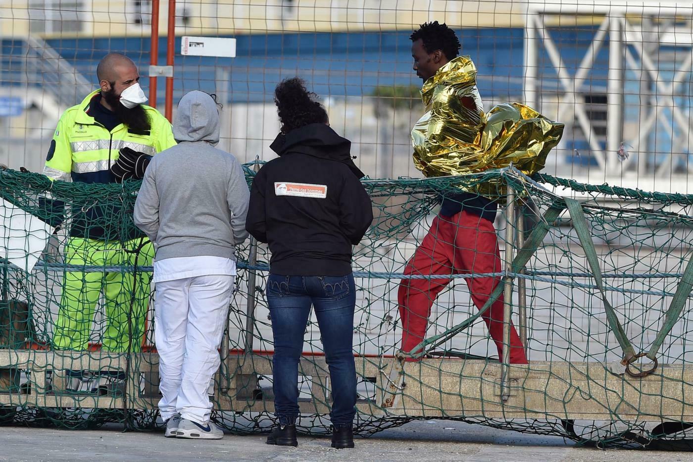 Migranti – Nave ONG Sea Watch 3 arriva nel porto di Pozzallo