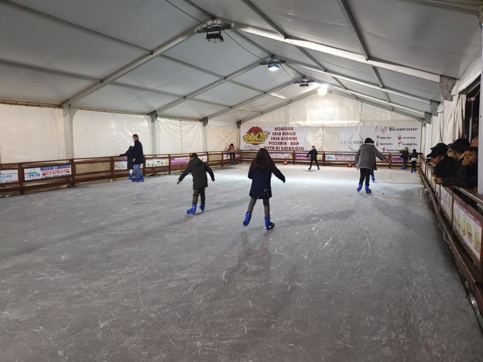 pista di ghiaccio piazza cairoli