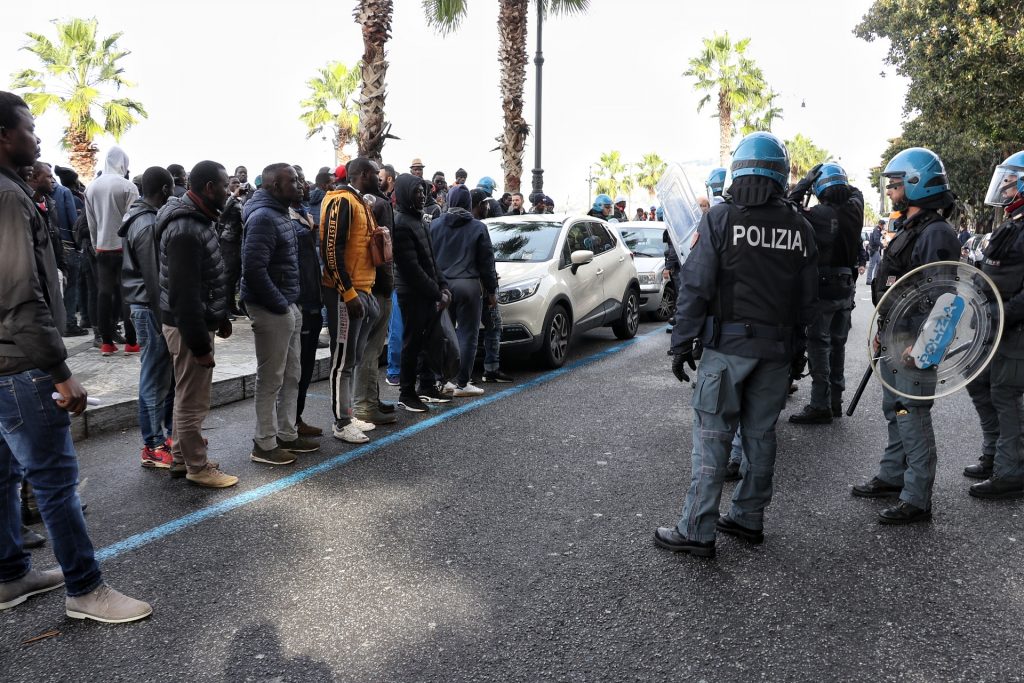 protesta migranti via marina