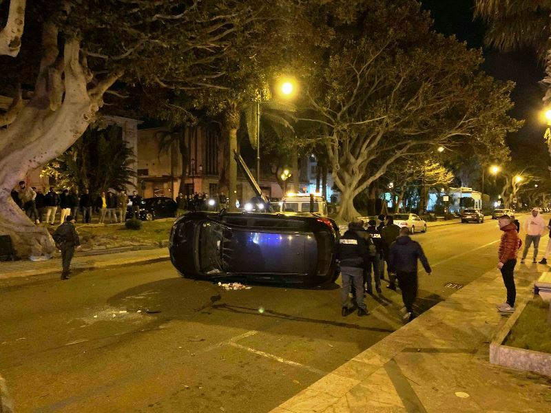 auto ribaltata lungomare