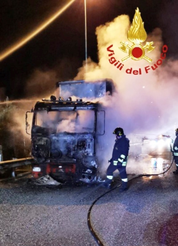 incendio camion messina