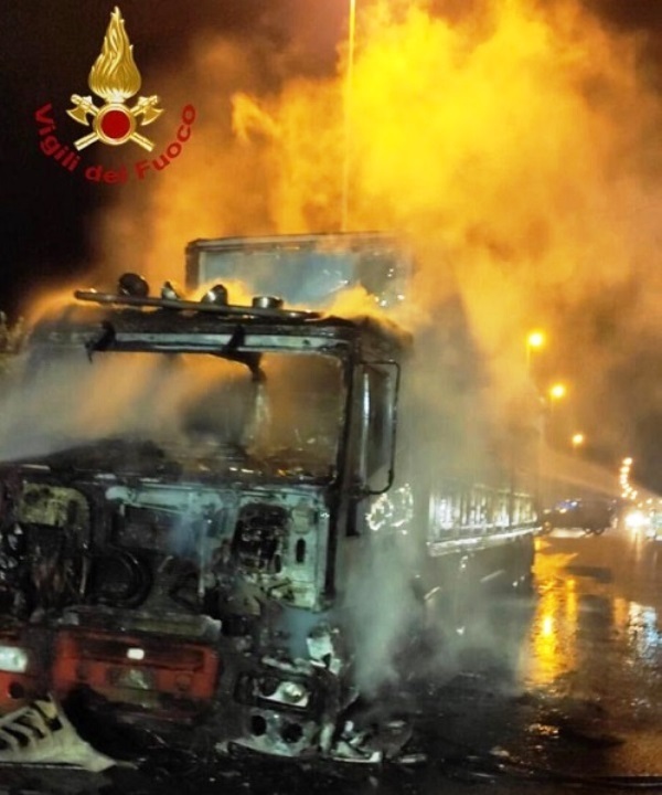 incendio camion messina