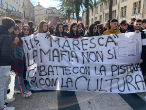 manifestazione gratteri catanzaro