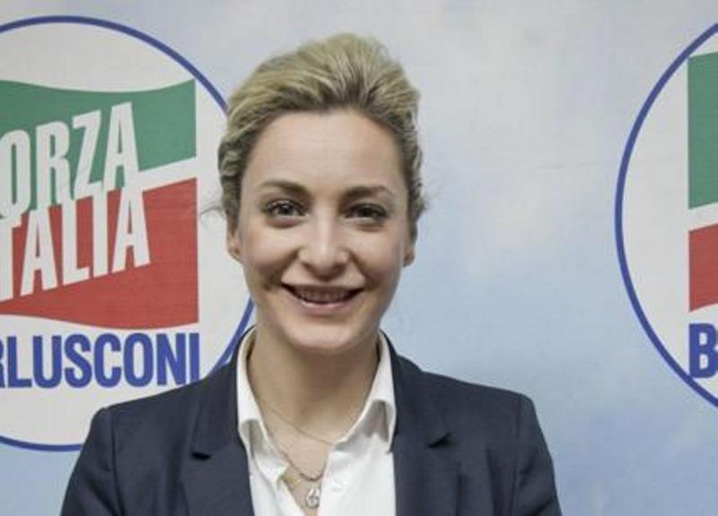 Chi è Marta Fascina, la compagna del Cavaliere inseparabile dal 2020 ...