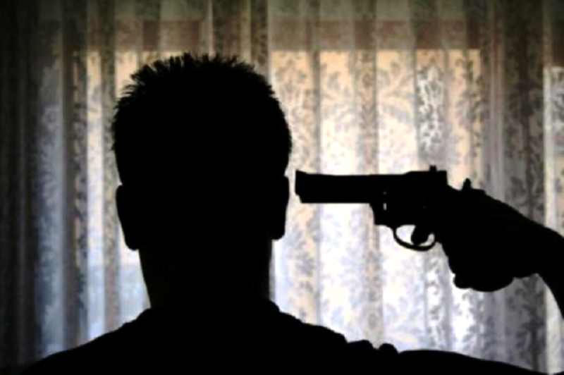 suicidio pistola ordinanza