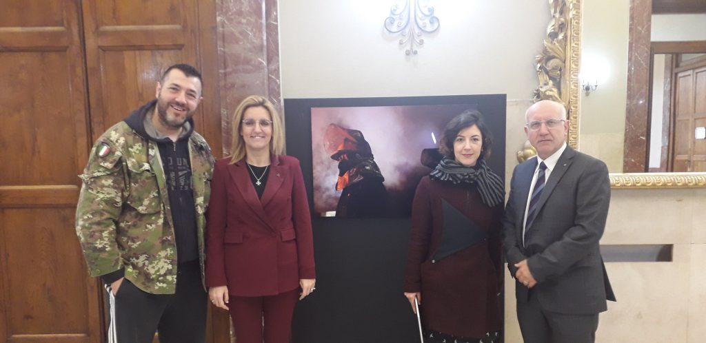 Deng Guohong mostra messina (