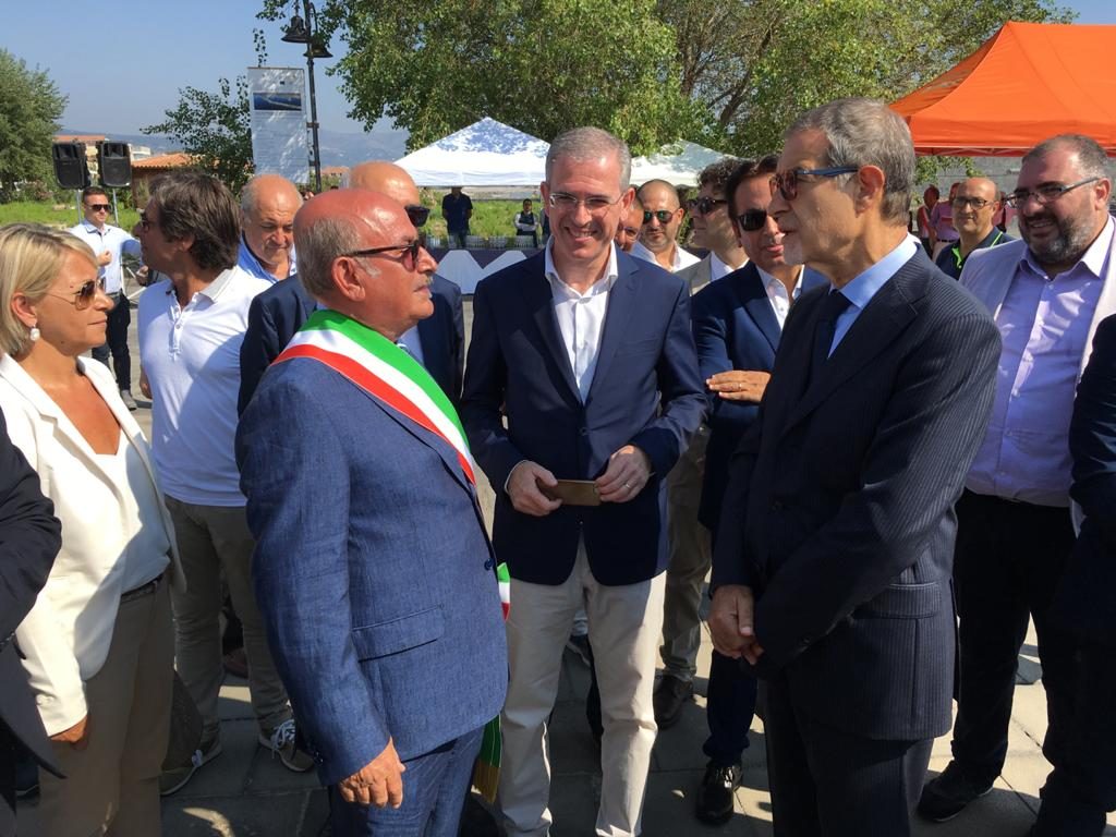 Musumeci, Falcone e il sindaco di Riposto Caragliano alla consegna dei lavori