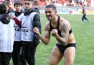 Reggina-Paganese de rose