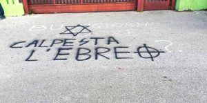 Scritte antisemite pomezia scuola