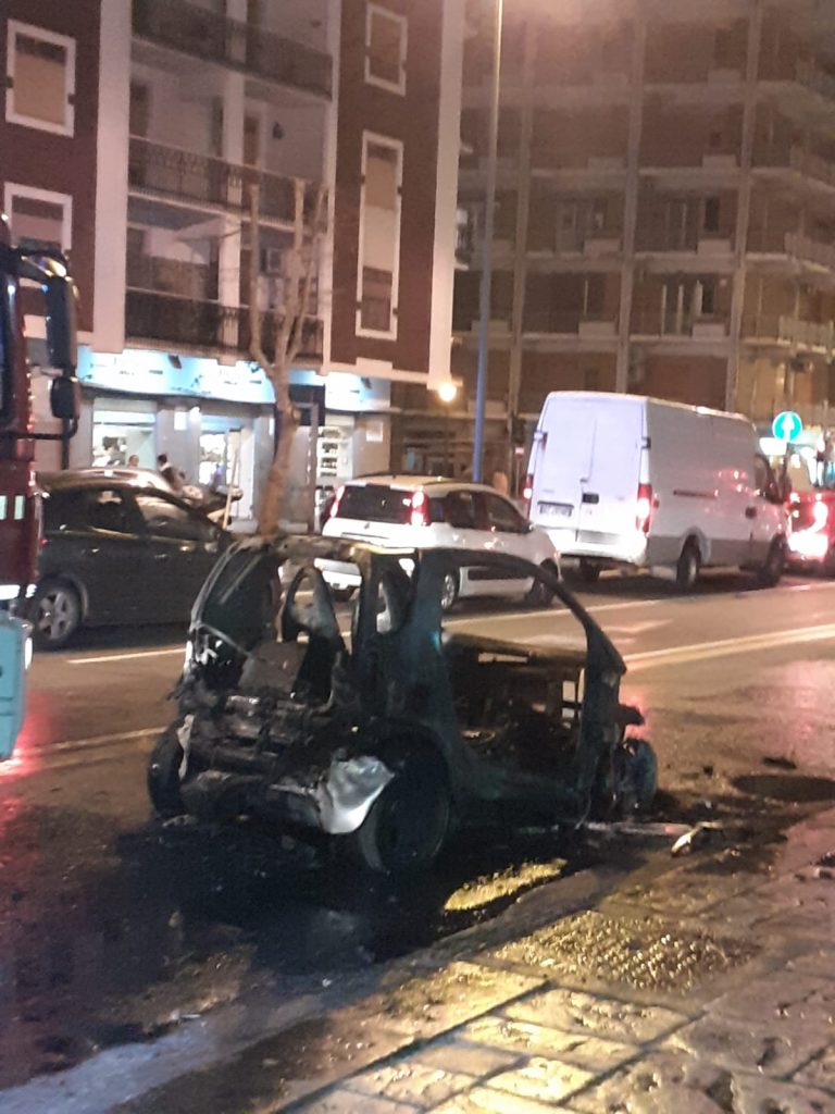 ncendio via garibaldi auto messina (2)