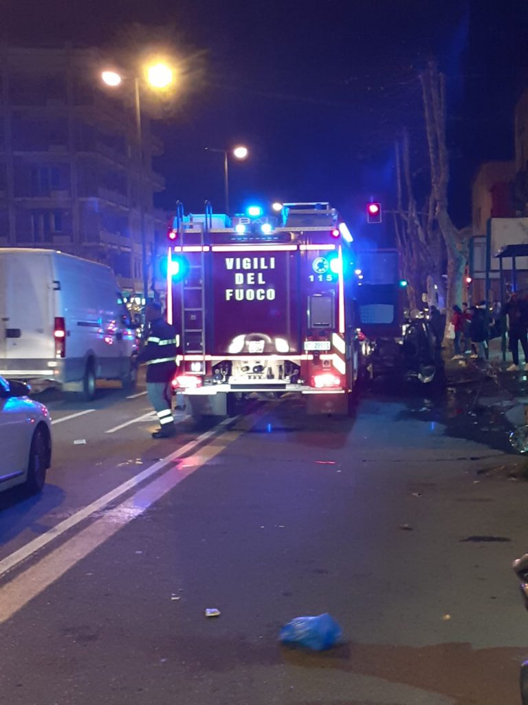 ncendio via garibaldi auto messina (2)