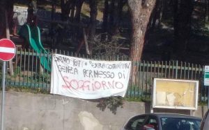 striscioni contro sindaco messina
