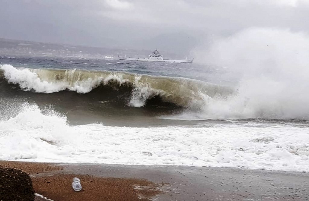 vento forte stretto messina