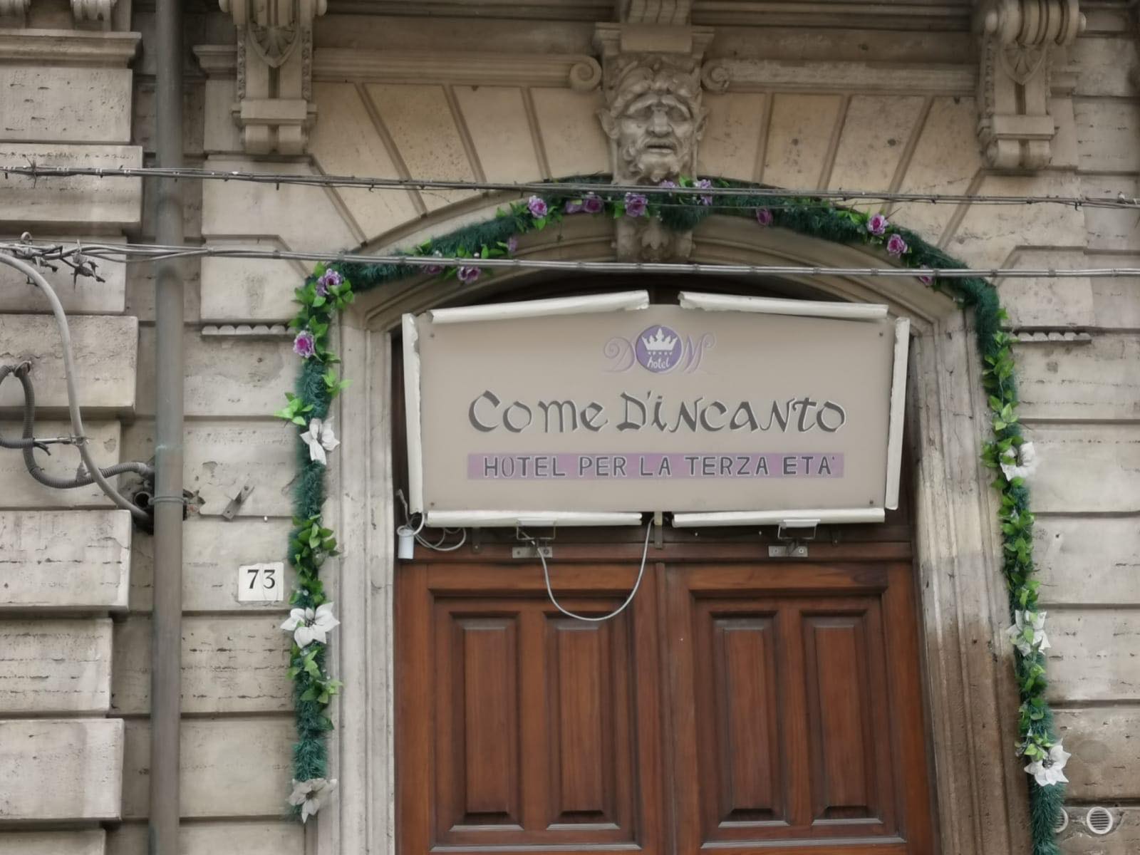 come d’incanto
