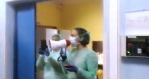 dottoressa megafono inno di mameli