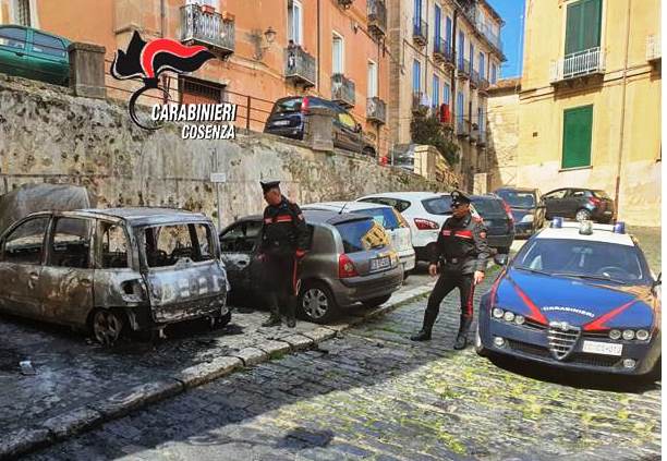 incendio auto cosenza