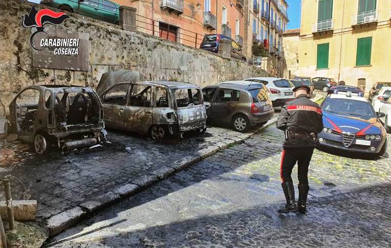 incendio auto cosenza