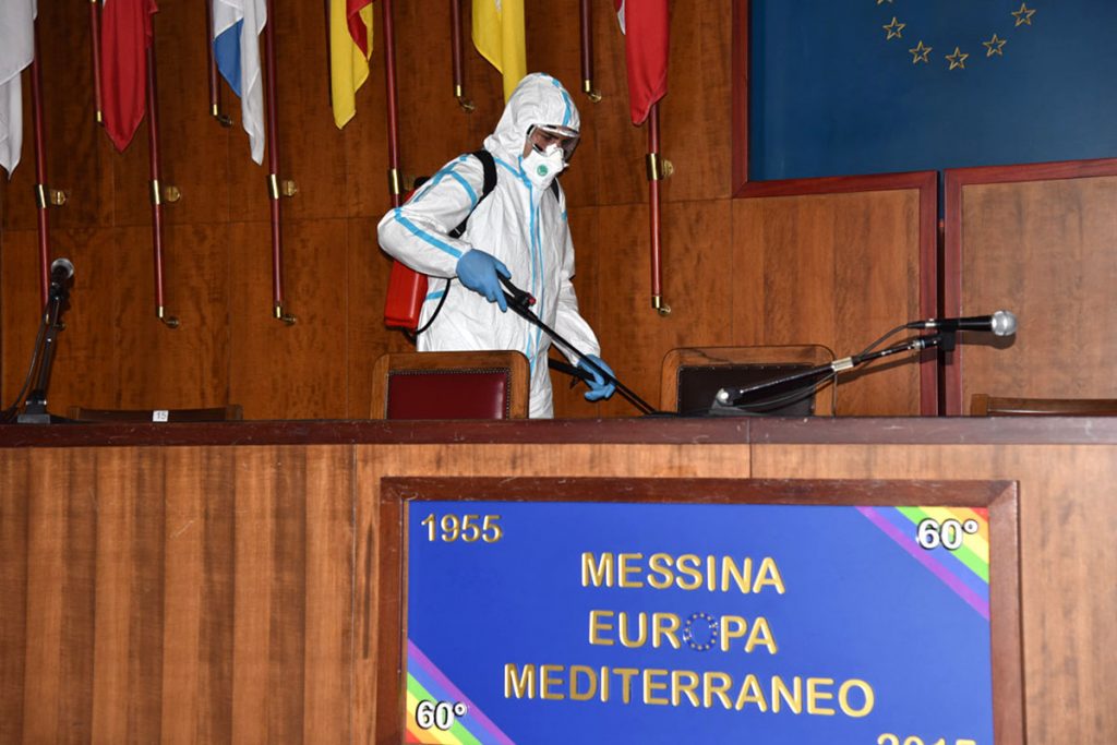 L'ESERCITO IGENIZZA IL MUNICIPIO DI MESSINA
