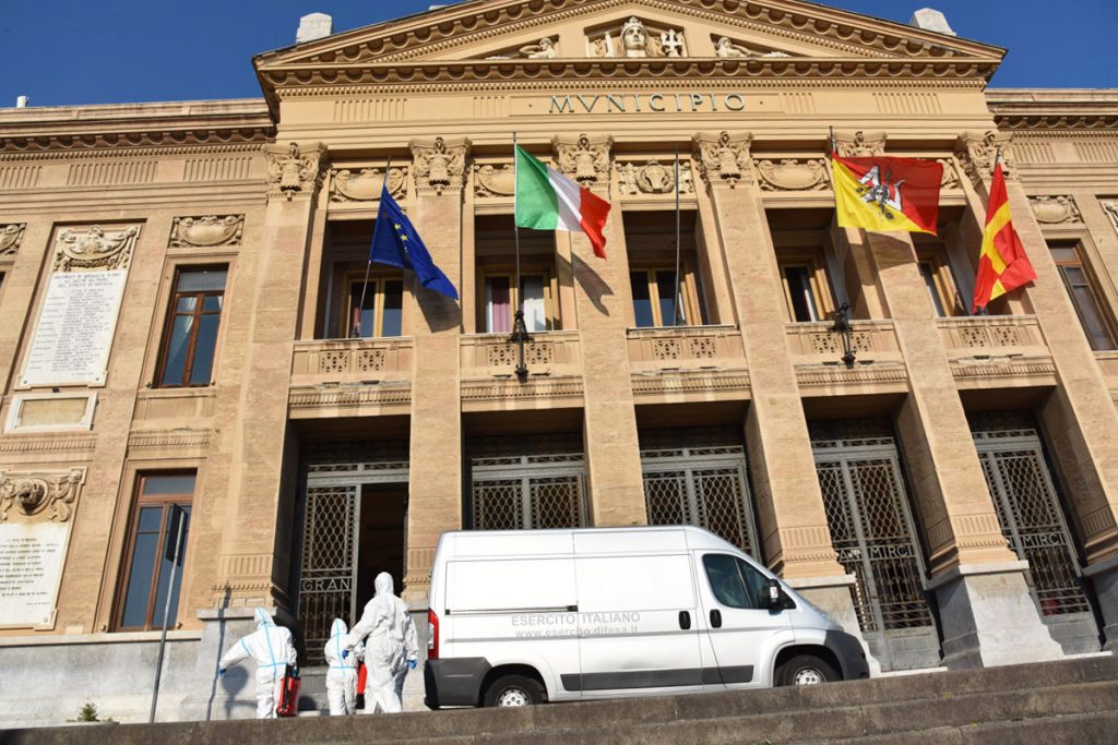 L'ESERCITO IGENIZZA IL MUNICIPIO DI MESSINA