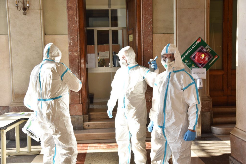 L'ESERCITO IGENIZZA IL MUNICIPIO DI MESSINA