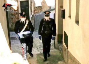 carabinieri consegnano tablet