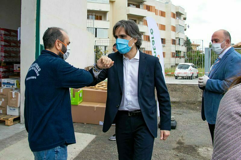 consegna san giorgio d'oro banco alimentare