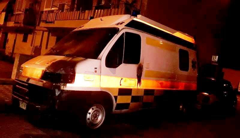 incendio ambulanza notte