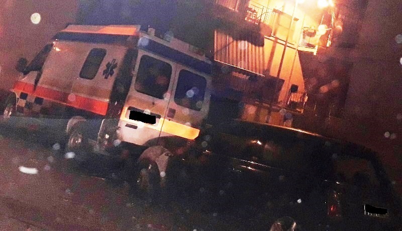 incendio ambulanza notte