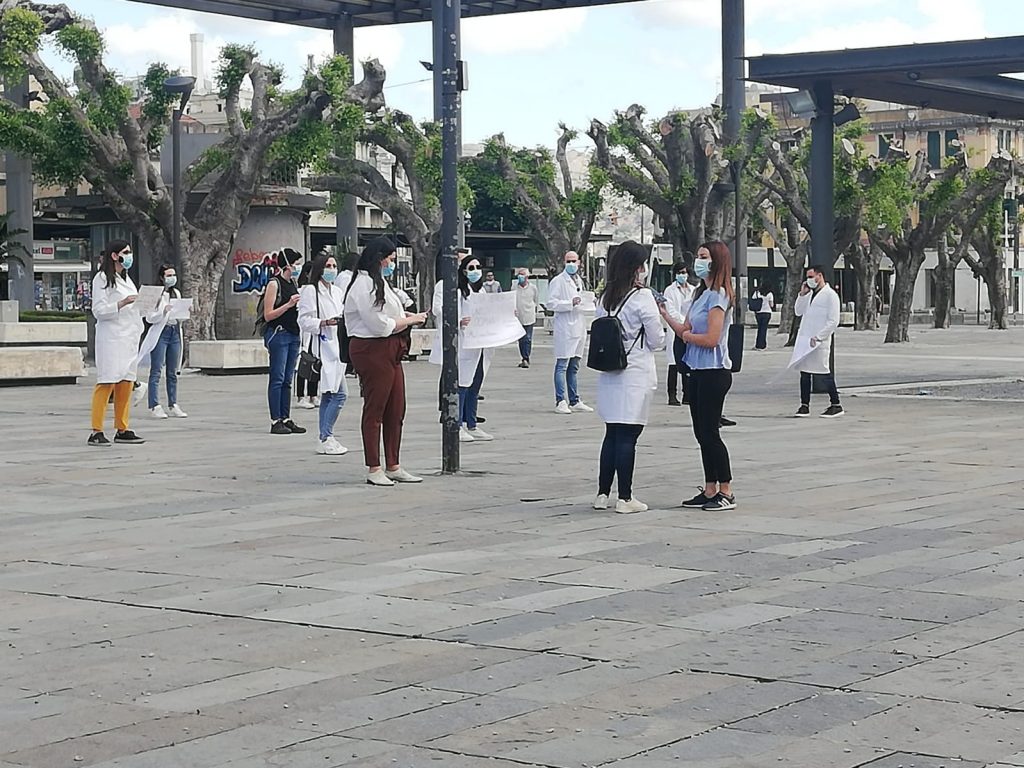 Manifestazione camici grigi messina 3
