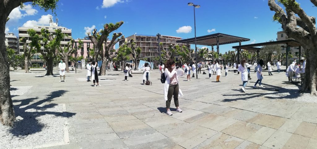 Manifestazione camici grigi messina 5