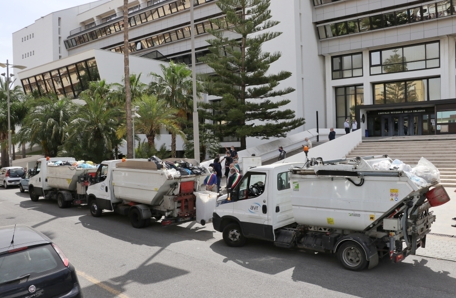 protesta sindaci palazzo campanella