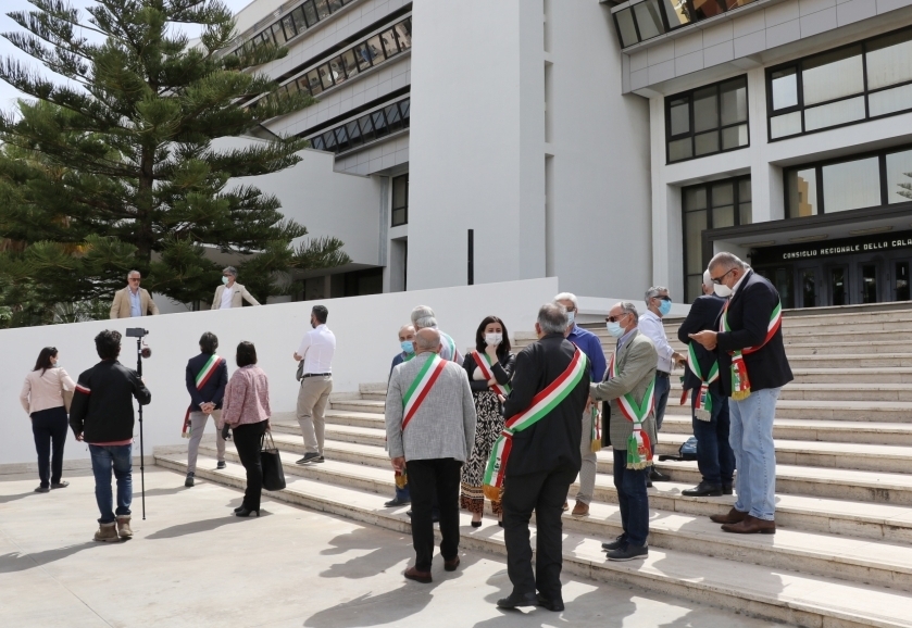 protesta sindaci palazzo campanella