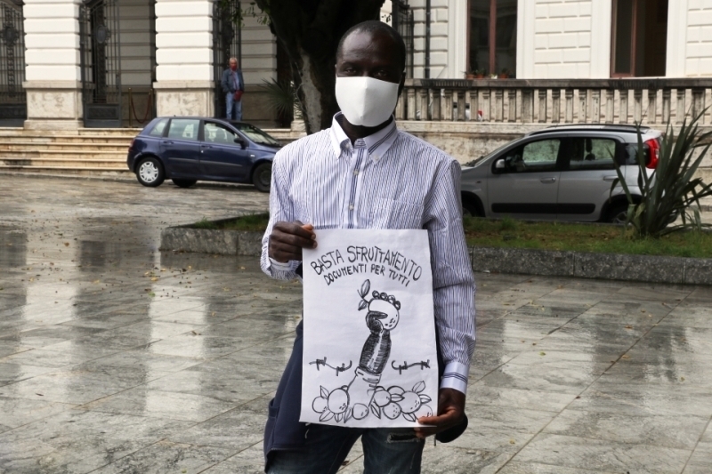 reggio protesta migranti