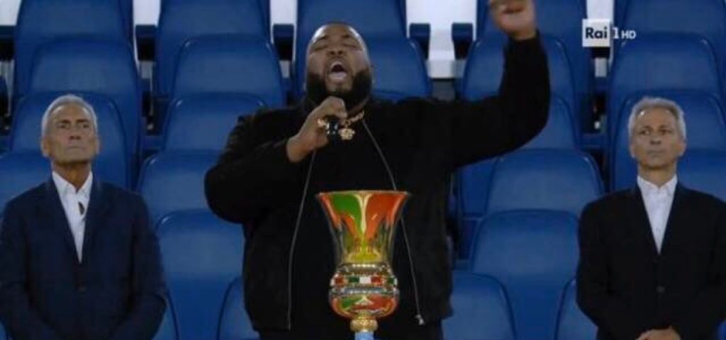 Sergio Sylvestre pugno chiuso