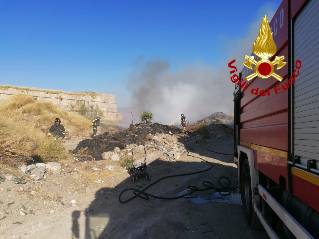 incendio rifiuti messina