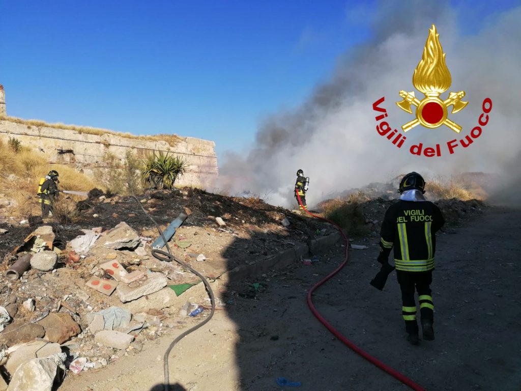 incendio rifiuti messina