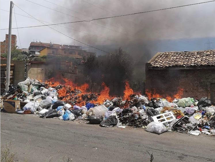 incendio rifiuti mosorrofa