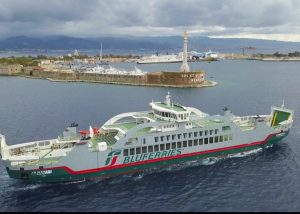 bluferries navi stretto