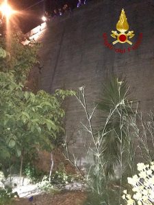 donna cade muro contenimento san sperato cataforio