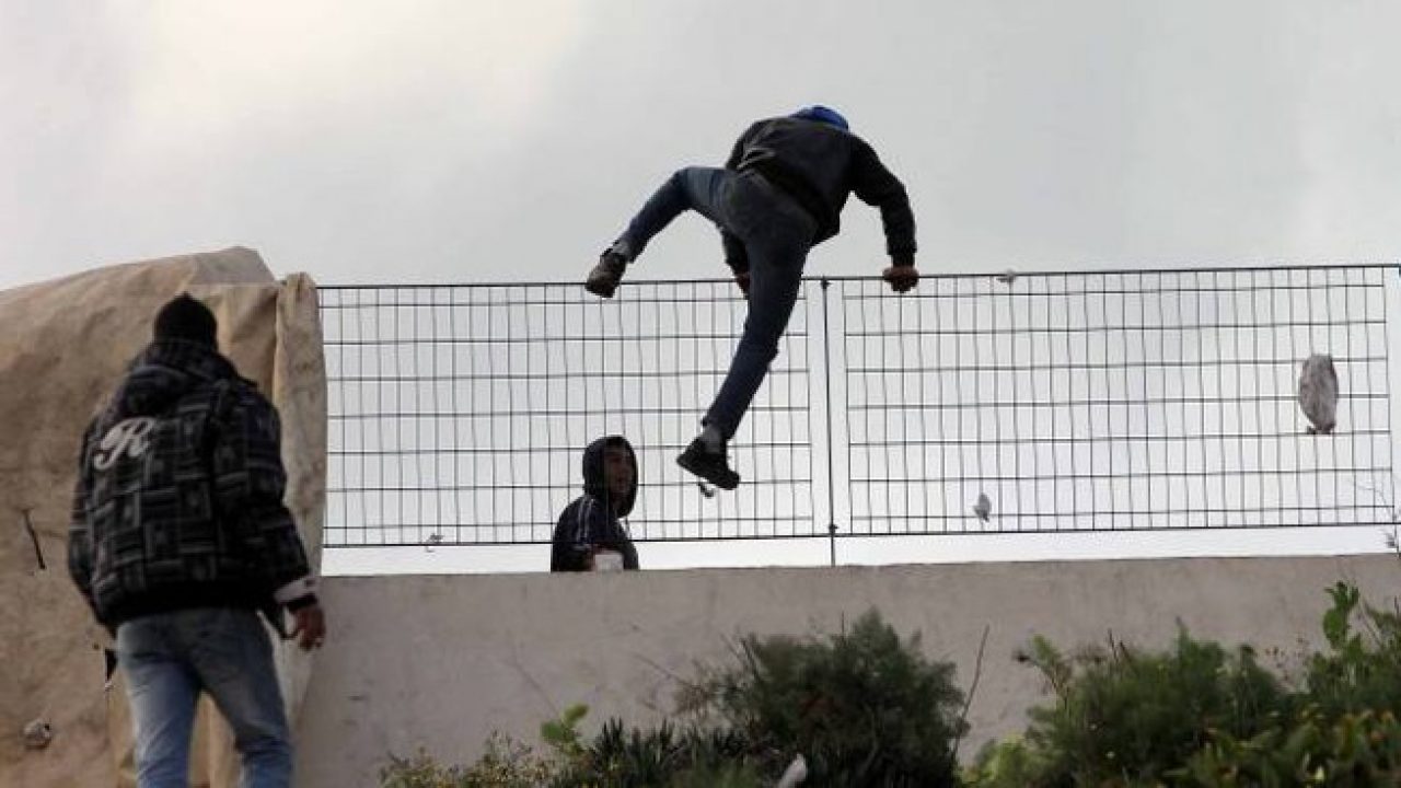 Migranti fuga
