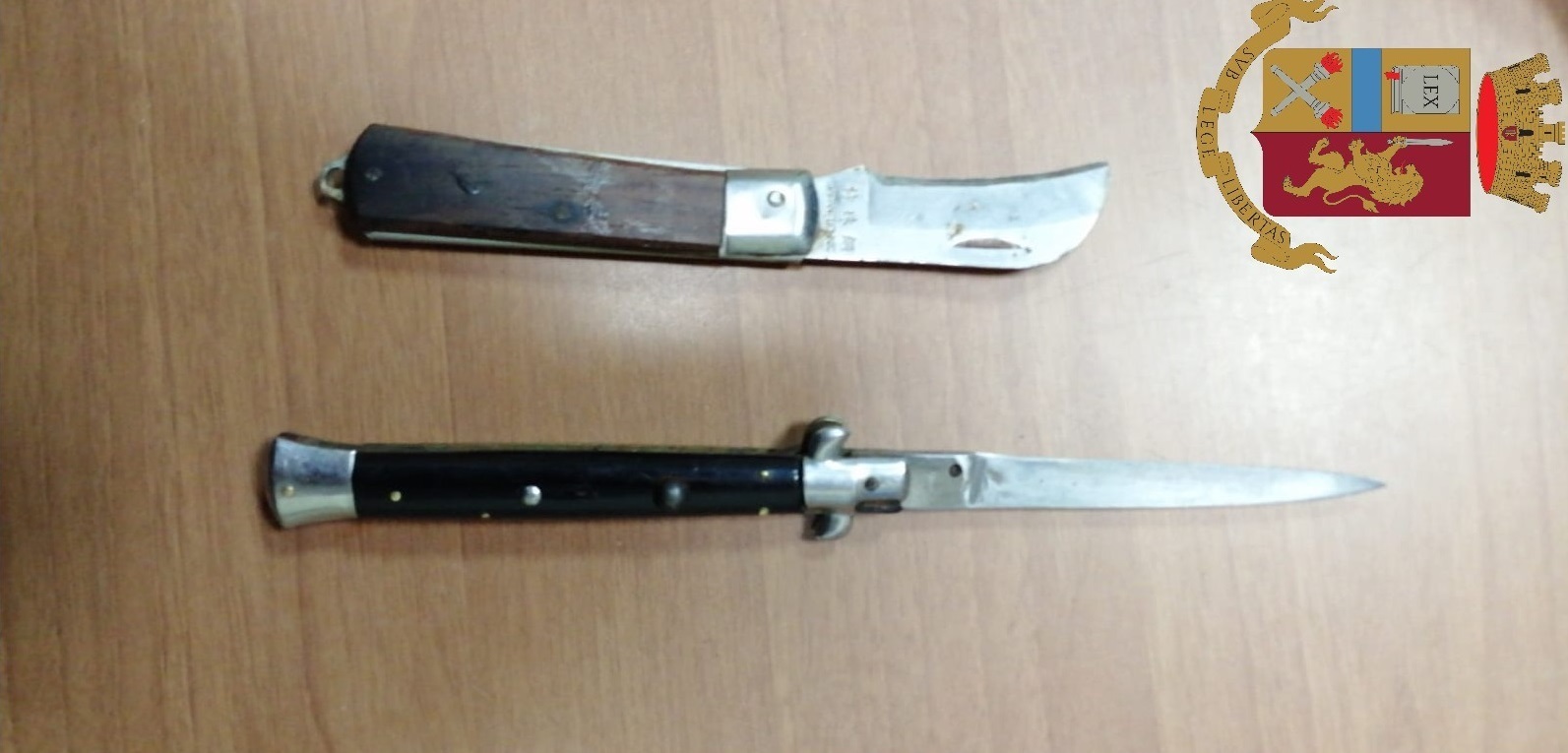 Polizia coltelli